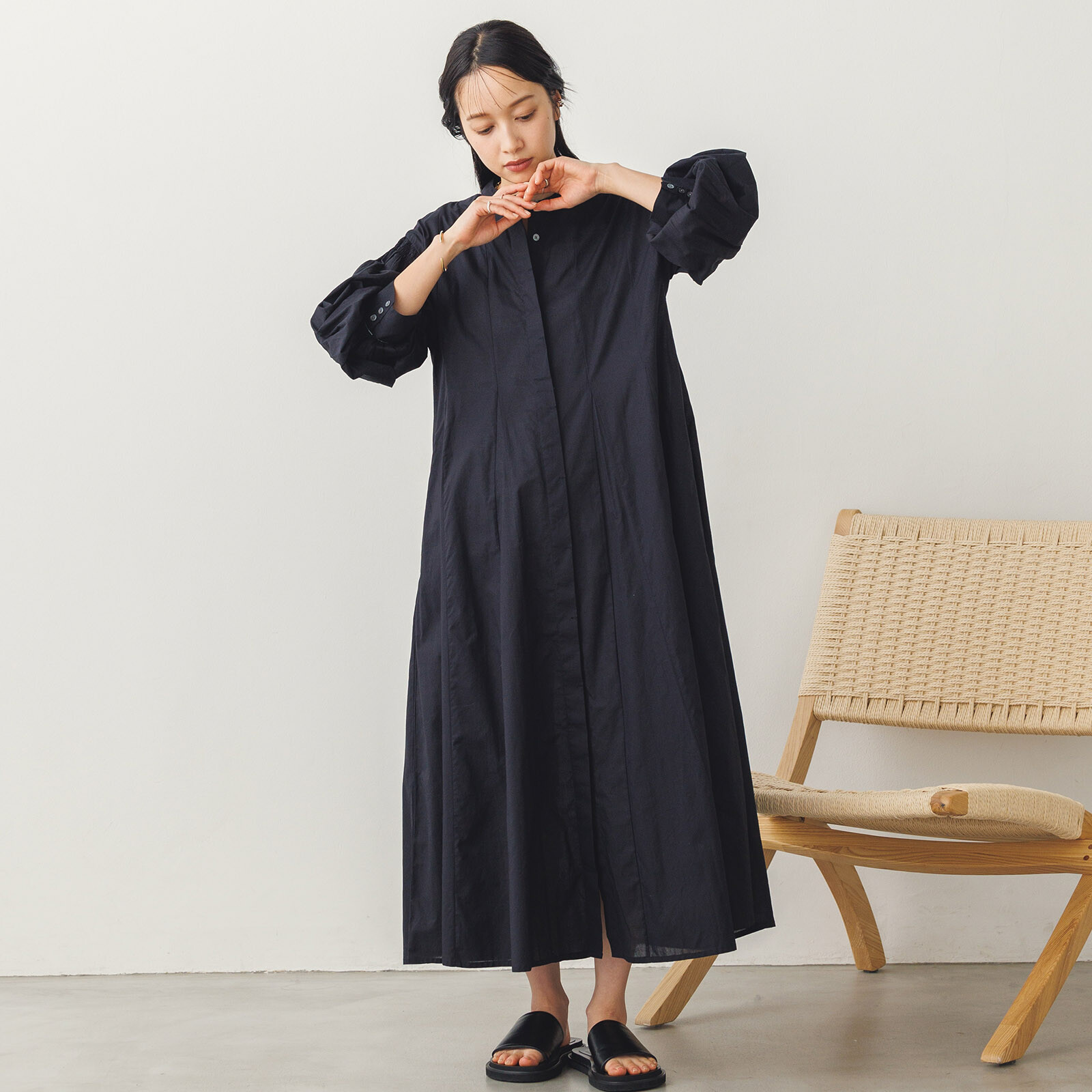 Noia :  인디아 코튼 퍼프 슬리브 코트 드레스 (블랙)